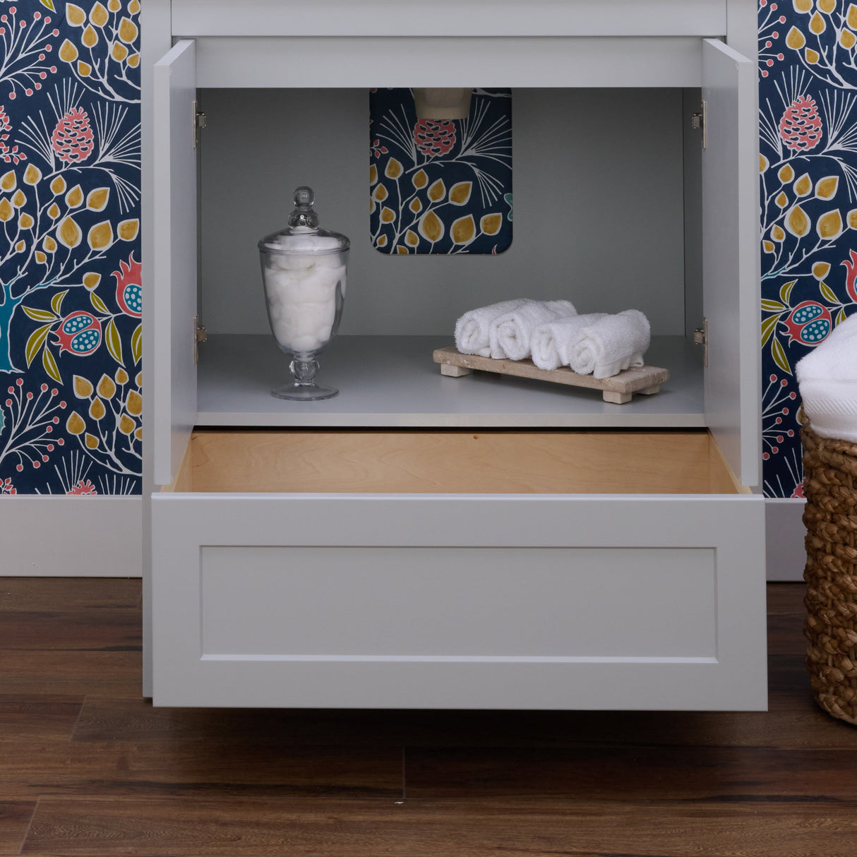 Hanleigh 30 in. Vanity with Shaker Doors in Perfect Grey