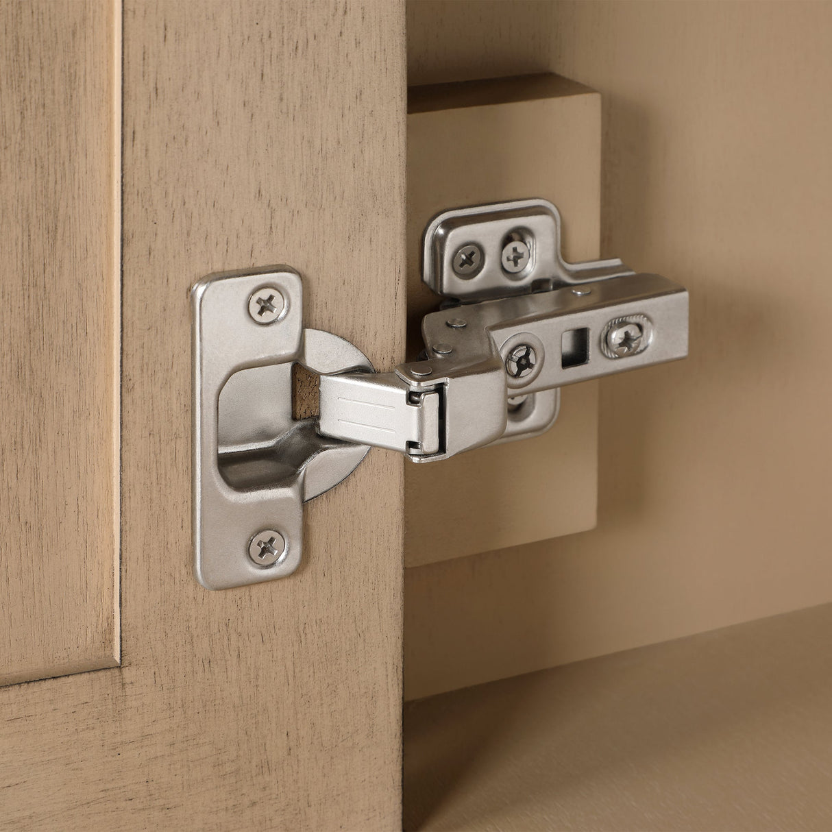 SCARLETT 42IN VANITY IN SAHARA BIRCH WITH WHITE QUARTZ TOP & CERAMIC BASIN