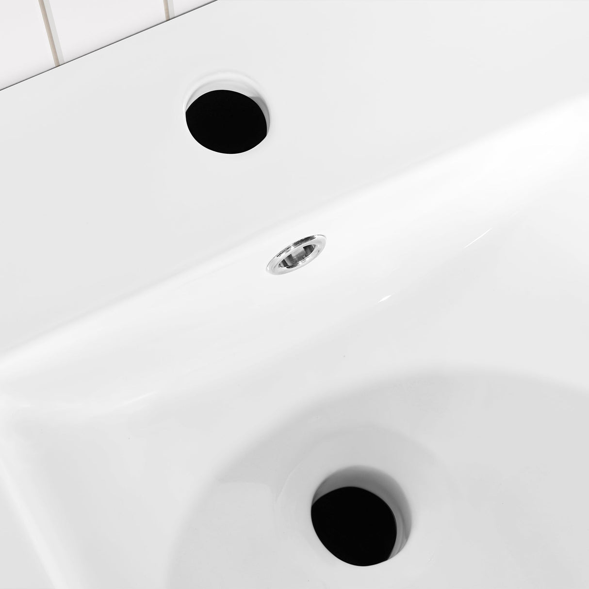 MILLS 18IN VANITY IN SAHARA BIRCH WITH A WHITE INTEGRATED CERAMIC BASIN