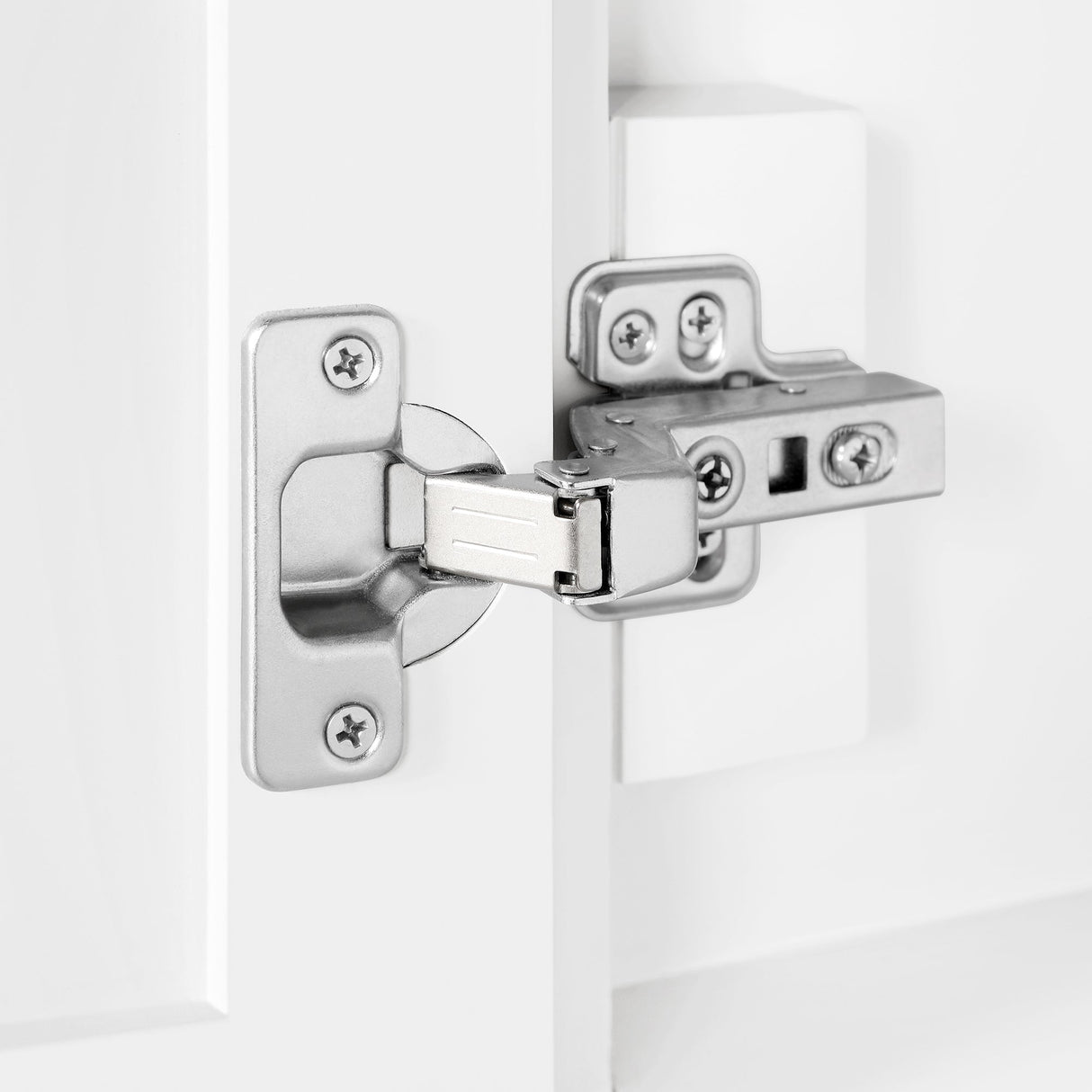 BANKS 36IN VANITY WITH SHAKER DOOR IN WHITE WITH WHITE QUARTZ TOP & CERAMIC BASIN