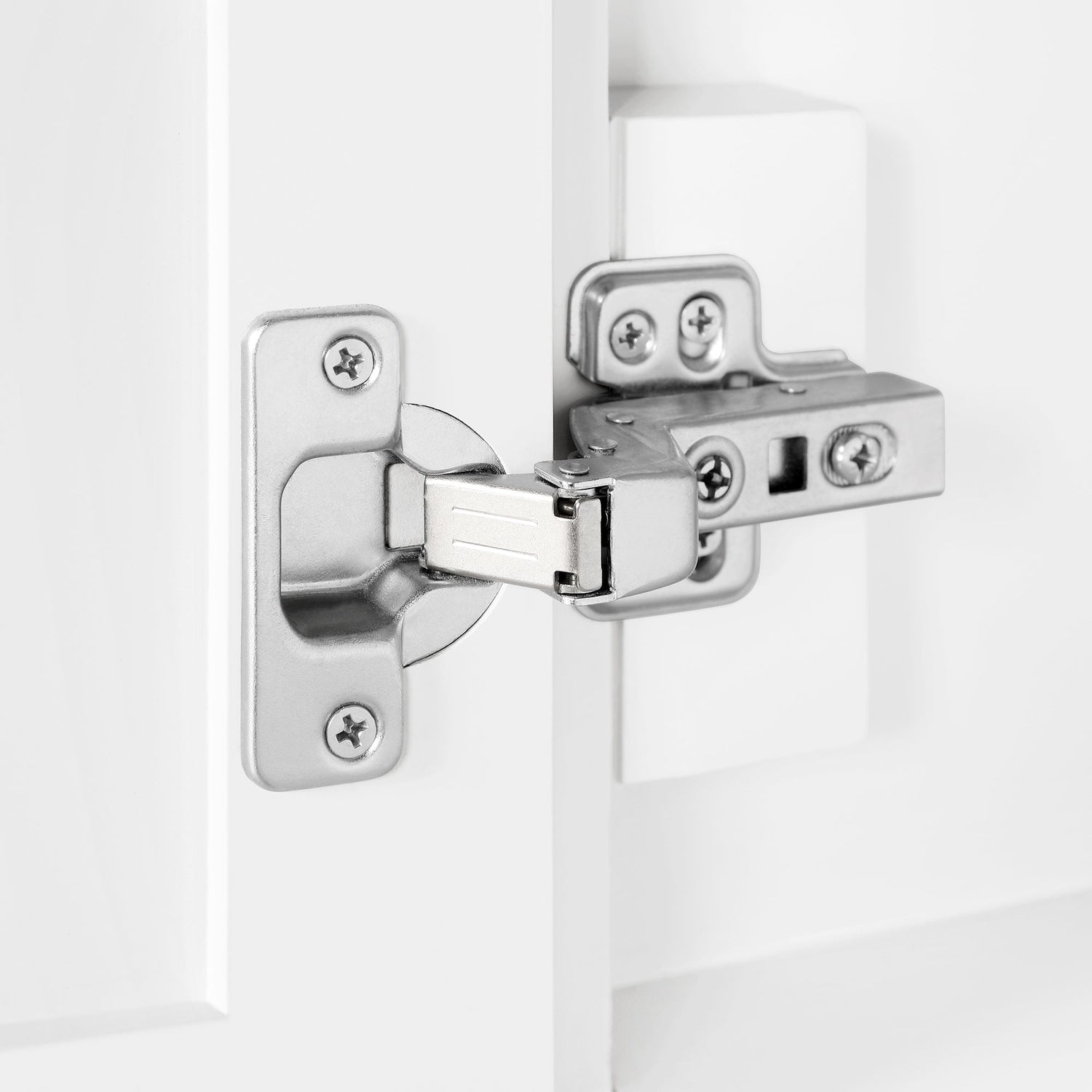 BANKS 36IN VANITY WITH SHAKER DOOR IN WHITE WITH WHITE QUARTZ TOP & CERAMIC BASIN