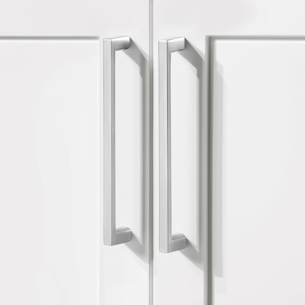 BANKS 36IN VANITY WITH SHAKER DOOR IN WHITE WITH WHITE QUARTZ TOP & CERAMIC BASIN