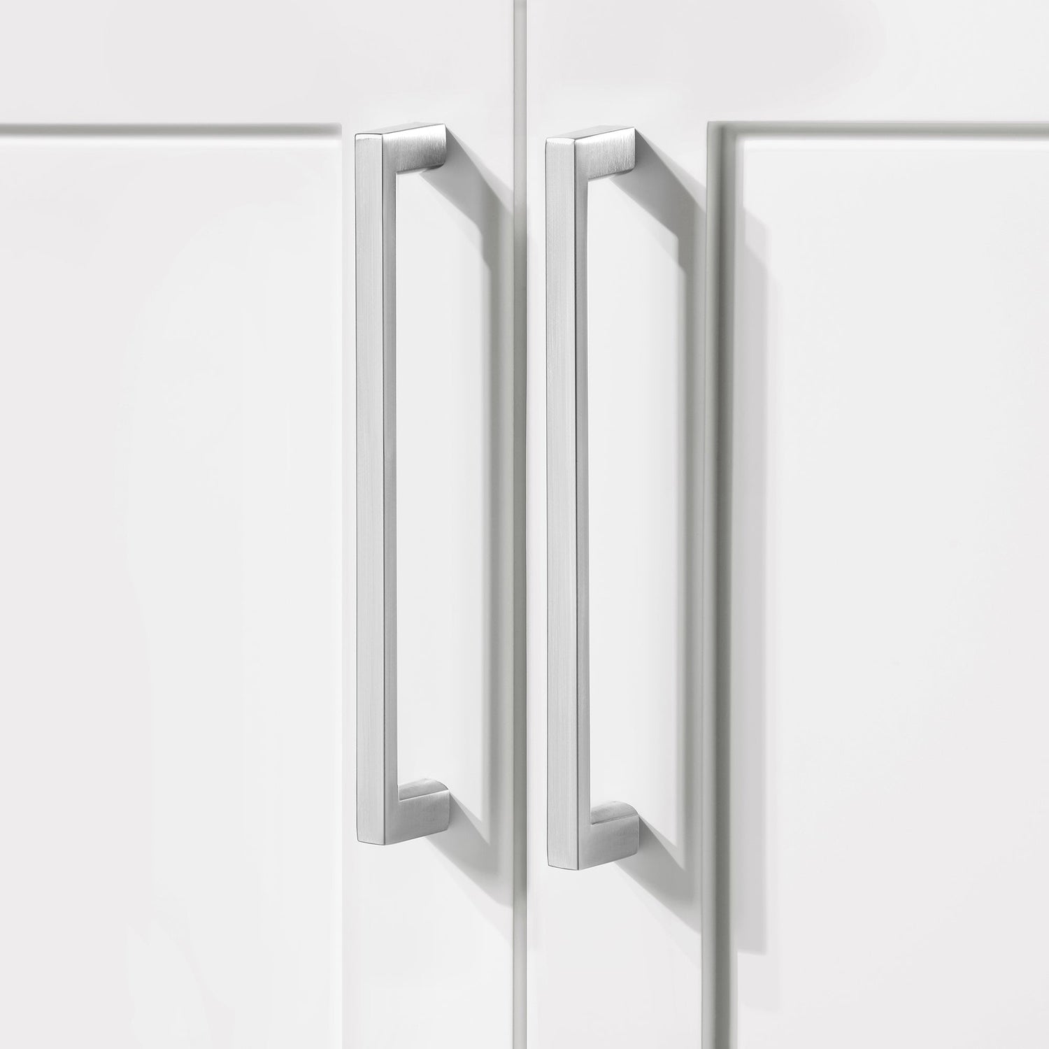 BANKS 36IN VANITY WITH SHAKER DOOR IN WHITE WITH WHITE QUARTZ TOP & CERAMIC BASIN