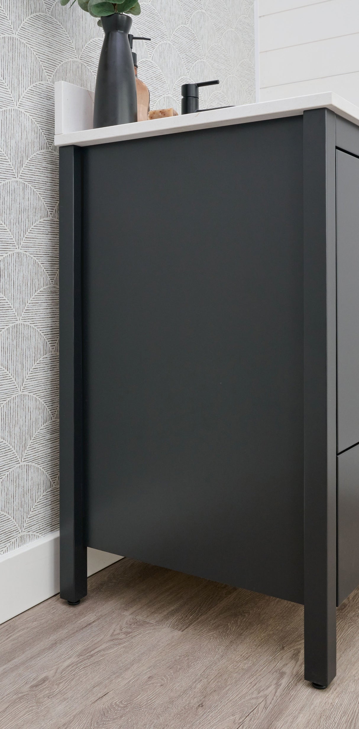 Hanleigh 24" Shaker Door Bathroom Vanity