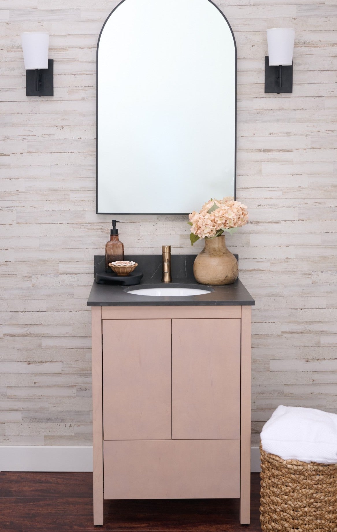 Hanleigh 24" Slab Door Bathroom Vantiy