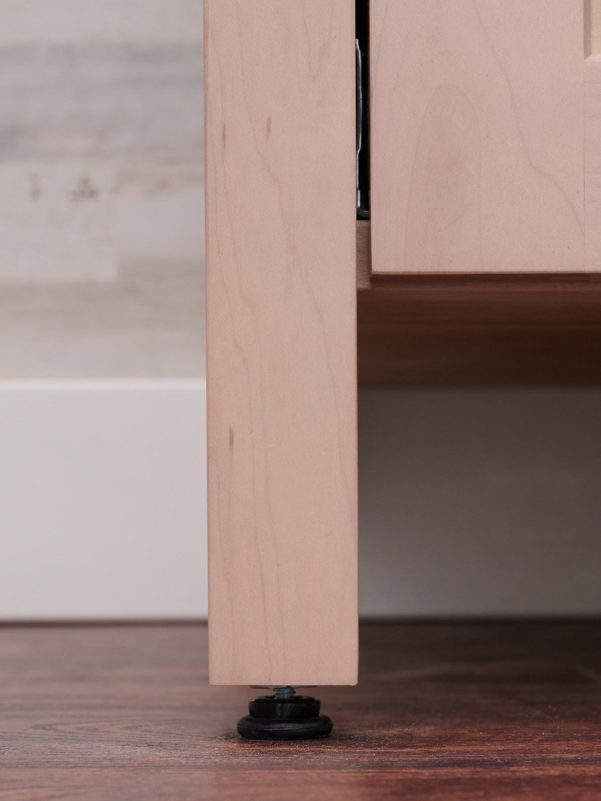 Hanleigh 30 in. Vanity with Shaker Doors in Washed Maple