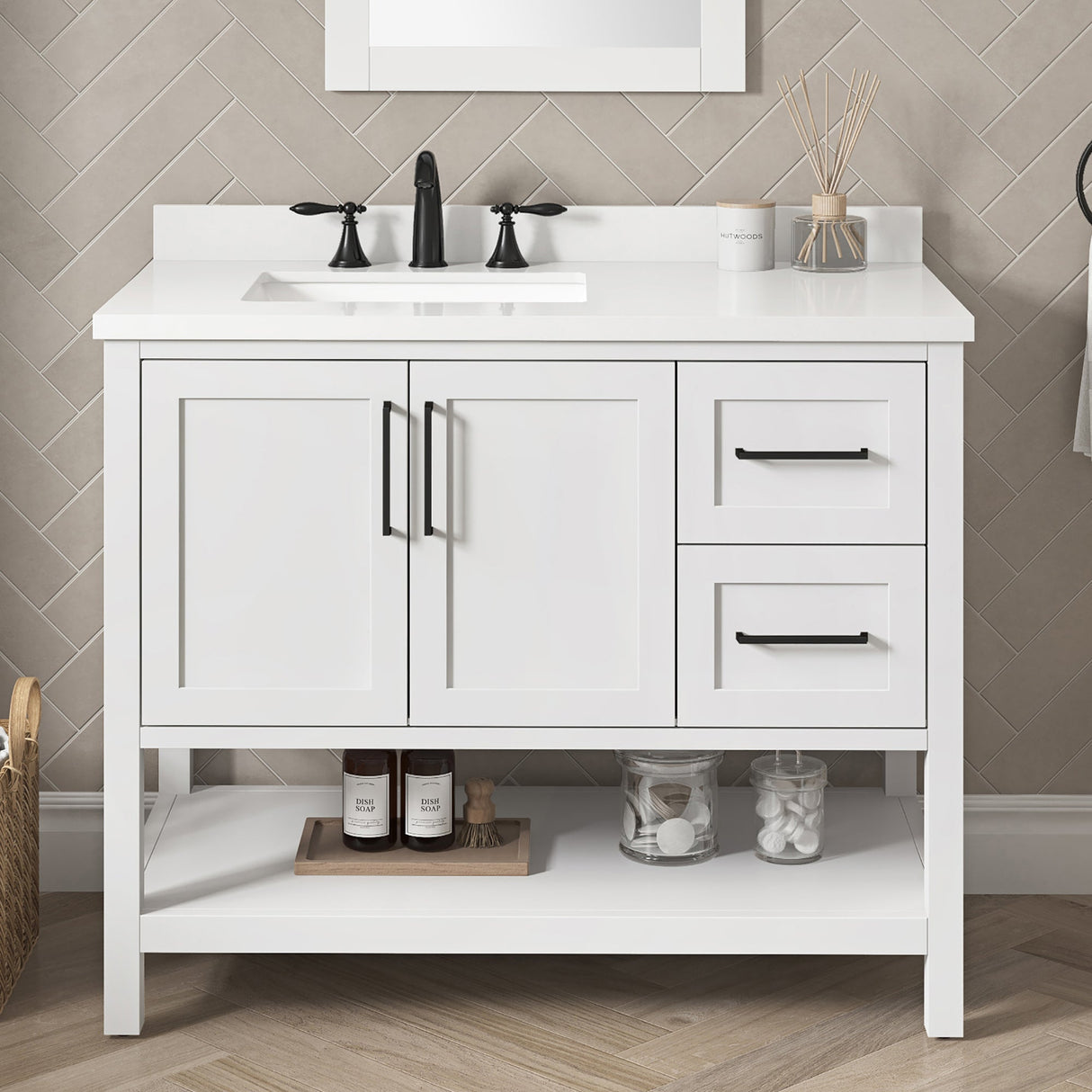 BANKS 42IN VANITY WITH SHAKER DOOR IN WHITE WITH WHITE QUARTZ TOP & CERAMIC BASIN