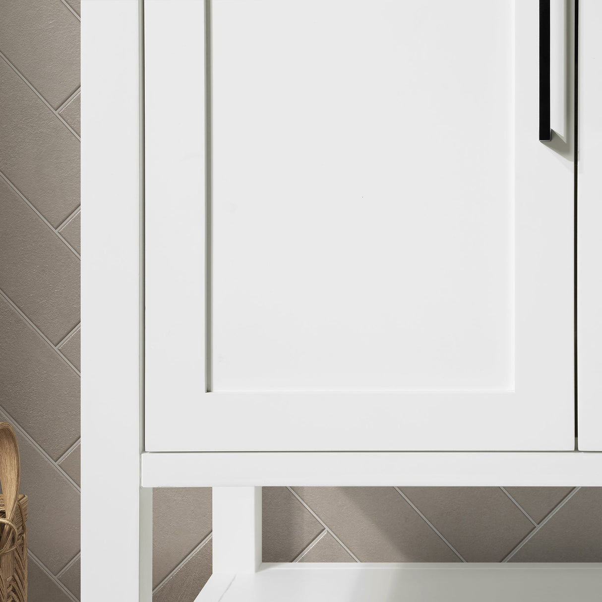 BANKS 42IN VANITY WITH SHAKER DOOR IN WHITE WITH WHITE QUARTZ TOP & CERAMIC BASIN