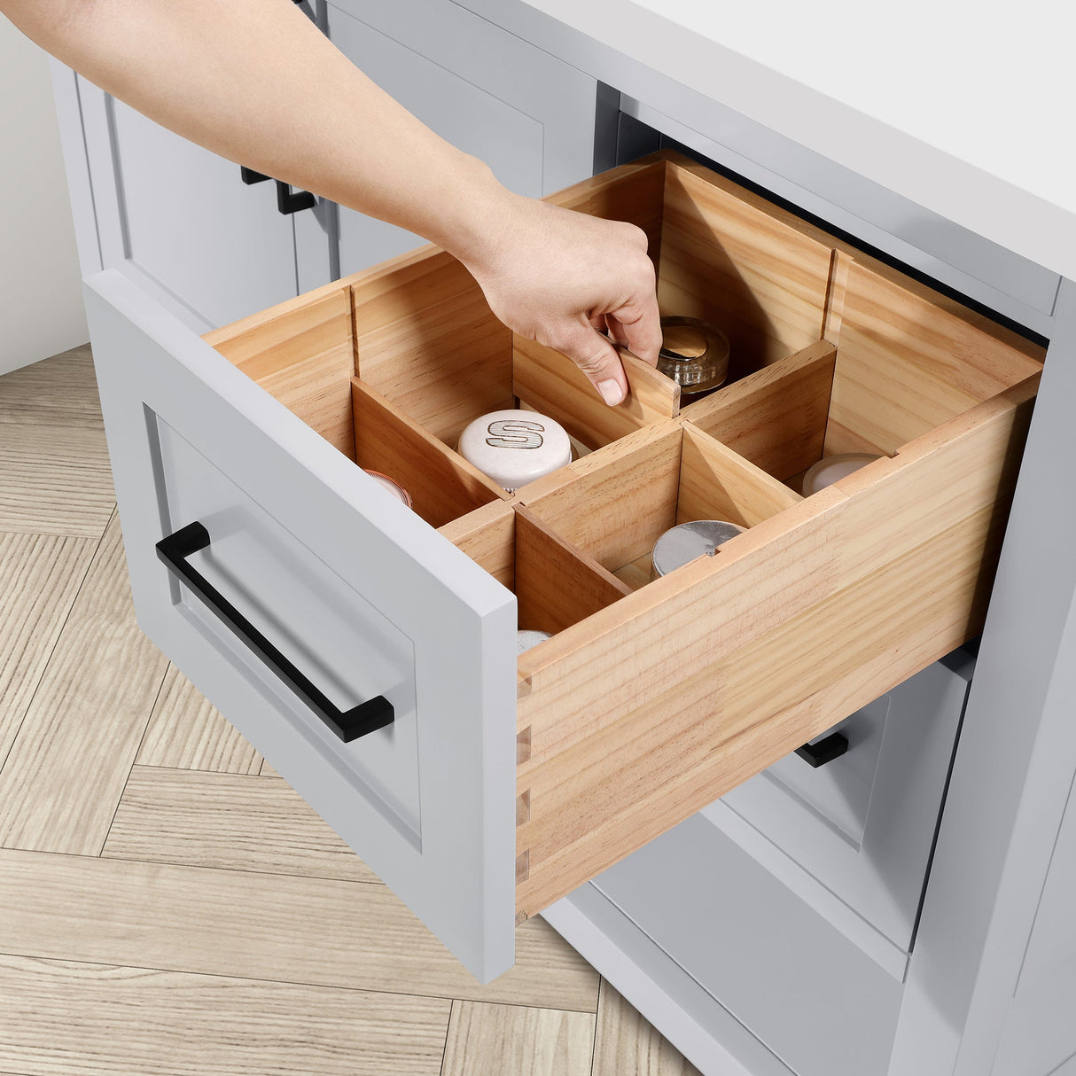 BANKS 42IN VANITY WITH SHAKER DOOR IN DOVE GREY WITH WHITE QUARTZ TOP & CERAMIC BASIN
