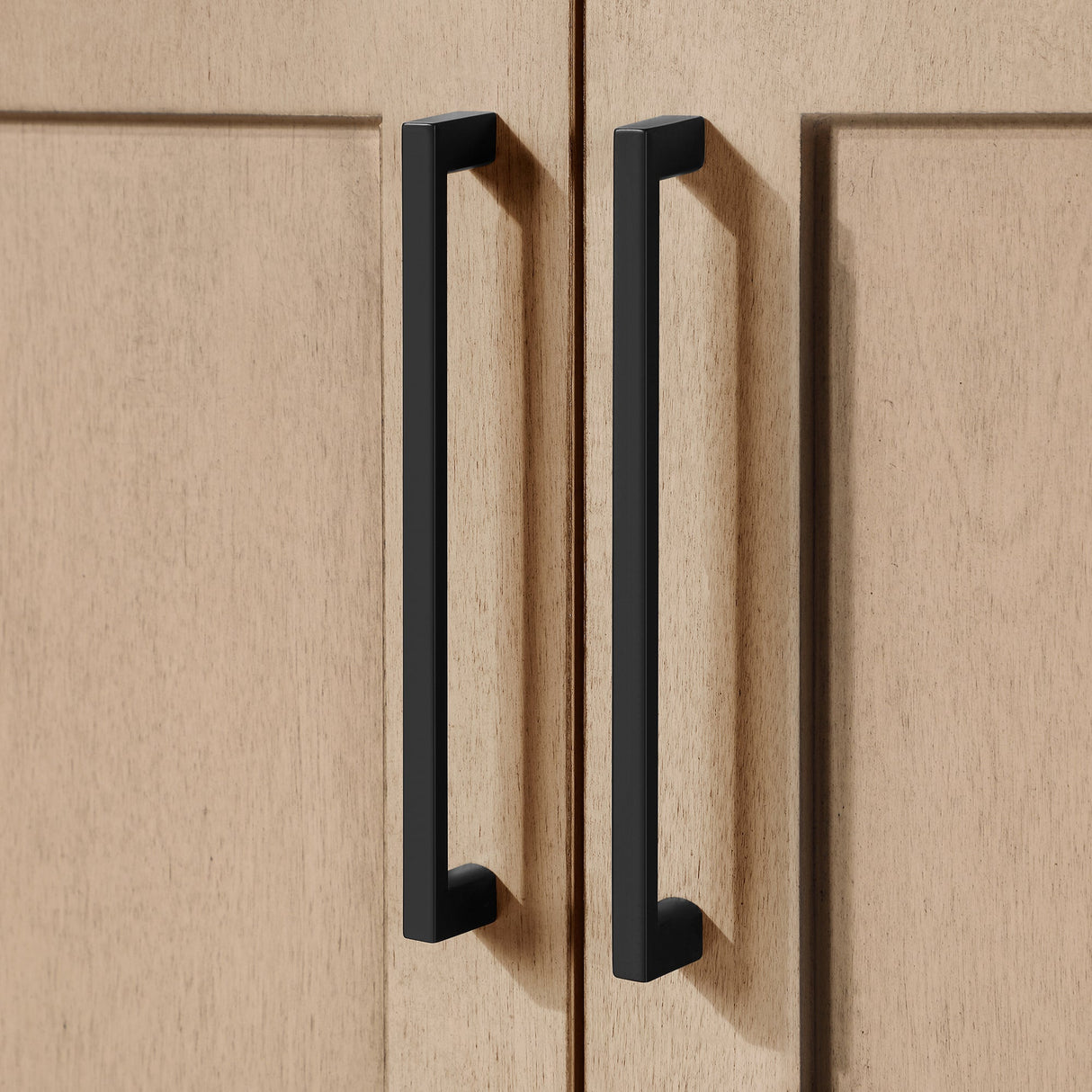 BANKS 42IN VANITY WITH SHAKER DOOR IN SAHARA BIRCH WHITE QUARTZ TOP & CERAMIC BASIN