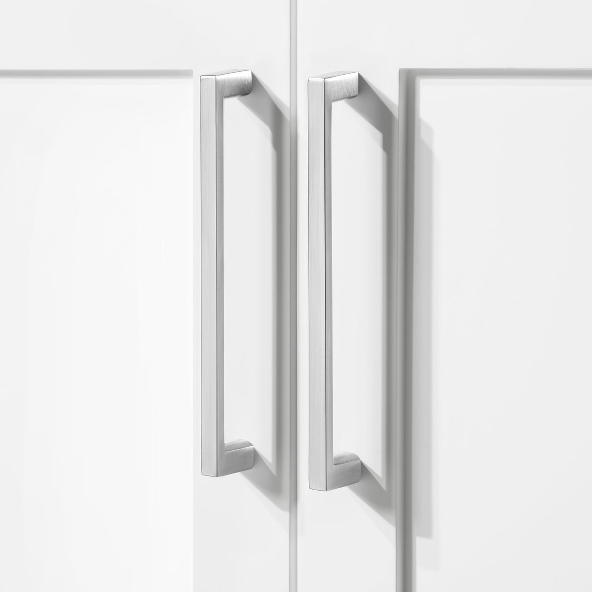 BANKS 30IN VANITY WITH SHAKER DOOR IN WHITE WITH WHITE QUARTZ TOP & CERAMIC BASIN