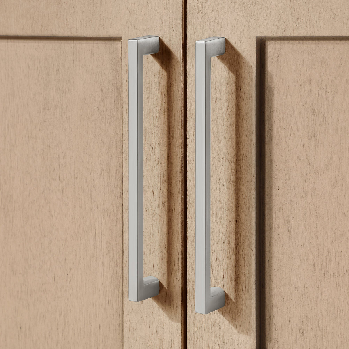 BANKS 30IN VANITY WITH SHAKER DOOR IN SAHARA BIRCH WHITE QUARTZ TOP & CERAMIC BASIN